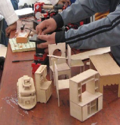 تولید با دستگاه چهار کاره توسط کودکان 11 ساله